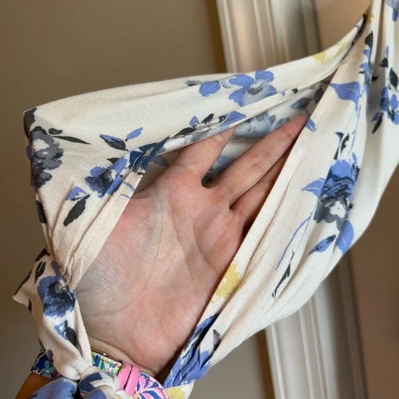 Lush Yellow V-Neck Sundress with 3/4 Bishop Sleeves - Picture 6 of 8